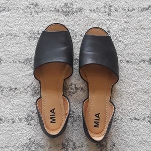 MIA Women's Open-toed Black Flats size 8